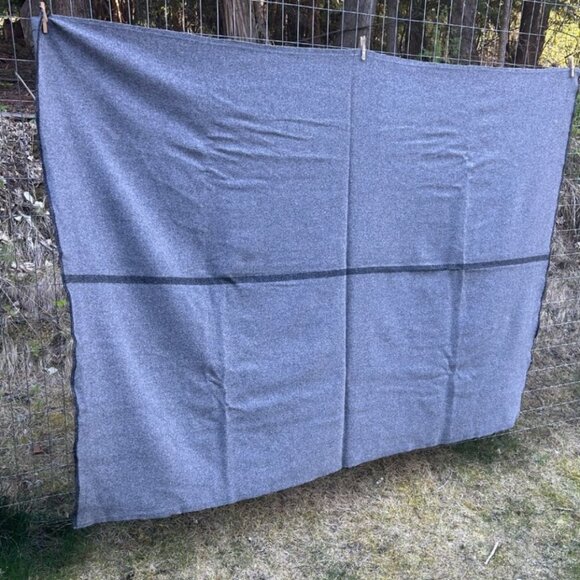 Vtg Military Wool Gray Blanket • 100% Wool Twin Cot Throw • Rustic Cabin Camping - Picture 3 of 4